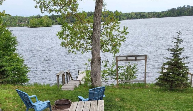 Cabin 2 - Northwoods themed 1 BR, lakefront cabin.