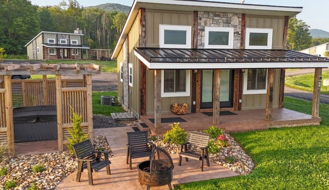 Cabin 2 One Bed Modern Luxury w Hot Tub