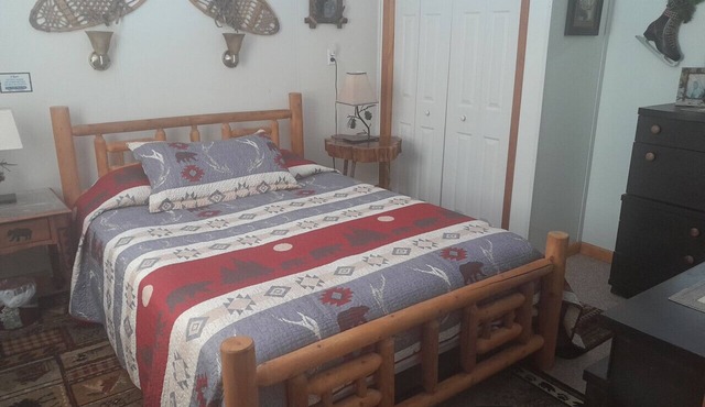 Cabin 2 - Unit 4 at Blue Mountain Rest sleeps 6