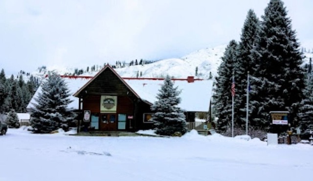 Cabin 3 at Southfork Lodge- Sleeps 2