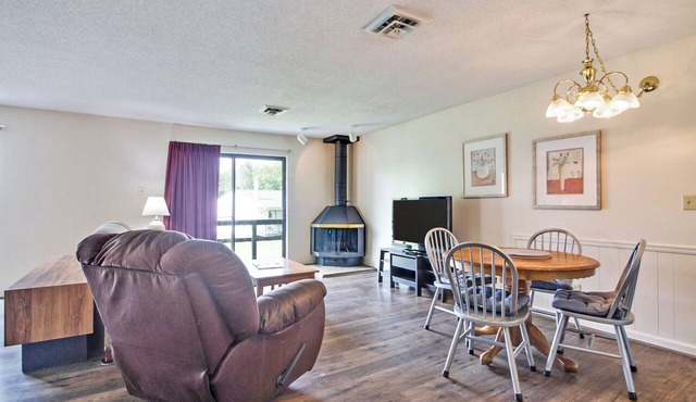 Cabin Comfort at Lake Tansi – Adventure Awaits!