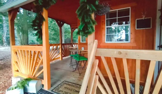 Cabin in the Cedars.Close to Lake,Town & Mountain