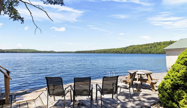 Cabin on crystal clear Lonely Lake