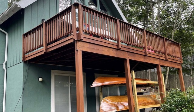 Cabin sleeps 8+ close to slopes and lodge