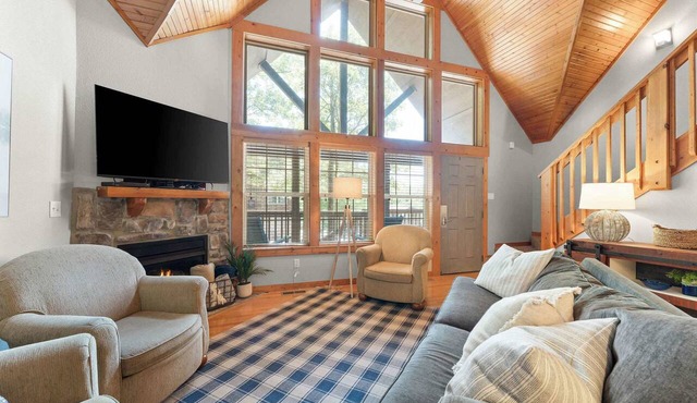 Cabin w/4 Primary Suites! Near Silver Dollar City!