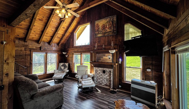 Cabin w/ Views/Pond/Foosball Table by Camp Cheerio