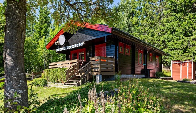 Cabin w wilderness feeling 20 min from airport