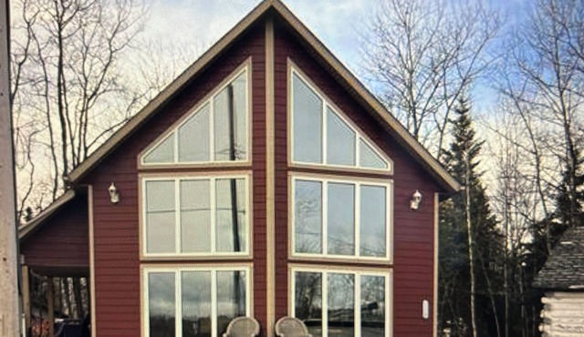 Cabin with uninterrupted view of the lake
