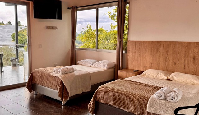 CABINS WITH BEAUTIFUL VIEWS, WITH JACUZZI GUATAPE