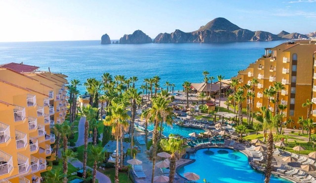 Cabo Beachfront Escape with Stylish Studio & Resort Pool Access