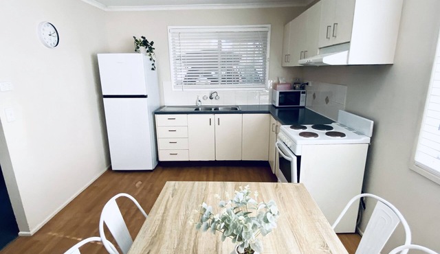 Caboolture, Central Location, Sleeps 6