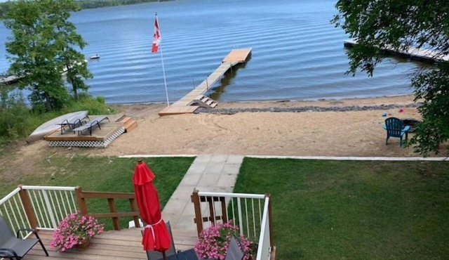 Caddy Lake Beach House - Waterfront Beach Access!