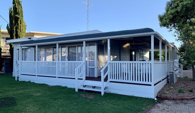 Caddy Shack, Port Hughes
