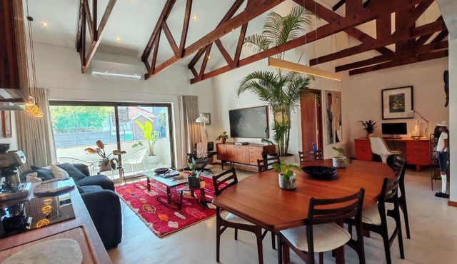 Caelis - Central & secure remote-work 3 bedroom apartment with ACs