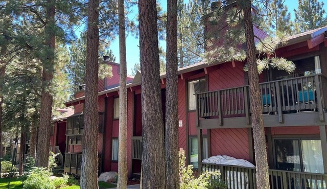 Cal King, 2BR/2bth Hot Tub, Pool & Walk to town