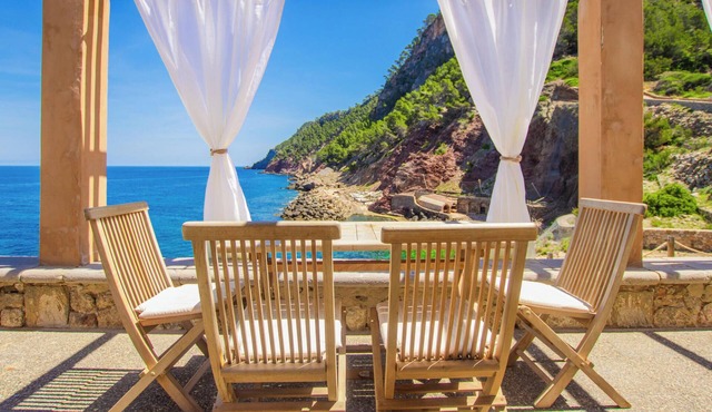 Cala Estellencs House with breathtaking sea views