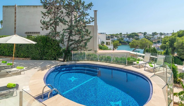 CALA LLONGA - Spectacular villa with private pool and beautiful views to the marina. Free