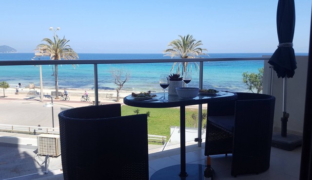 CALA MILLOR right on the beach! New, exclusive apartment