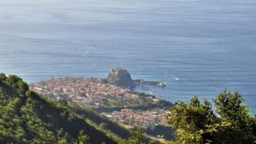 CALABRIA COLLINA DI SCILLA CASALE OSTELLO1800 SELF SERVICE GIARDINO STANZE E APPARTAMENTI PER FAMIGLIE COPPIE E SINGLE Melia Pzza S Gaetano 16