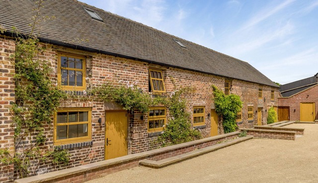 Caldon Barn - Four Bedroom House, Sleeps 8