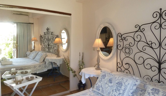 Calergi 16- Spring in Crete-Monthly Offer in a Stylish Studio - Authentic Living