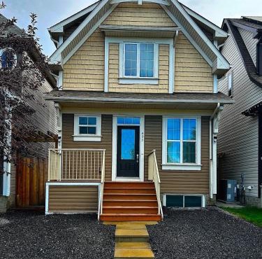 Calgary Peaceful Home with Modern Office Near Hospital and YMCA