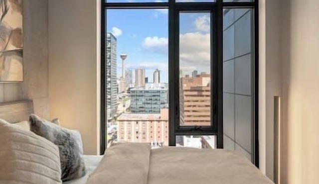 Calgary Tower View |King Bed | 2BR |AC |Gym