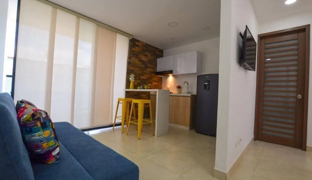 Cali - Mantis Loft 401 Blue