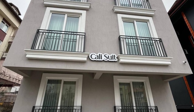 Cali suit
