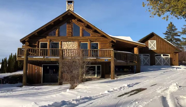 Call of the Loon-Luxury Lakefront Log Cabin, Hot Tub, FirePit, Relaxing getaways