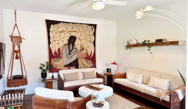calla lily: poolside,hot tub,Easy World Cup Access