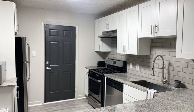 Calm & Cozy Apt in Gated Community