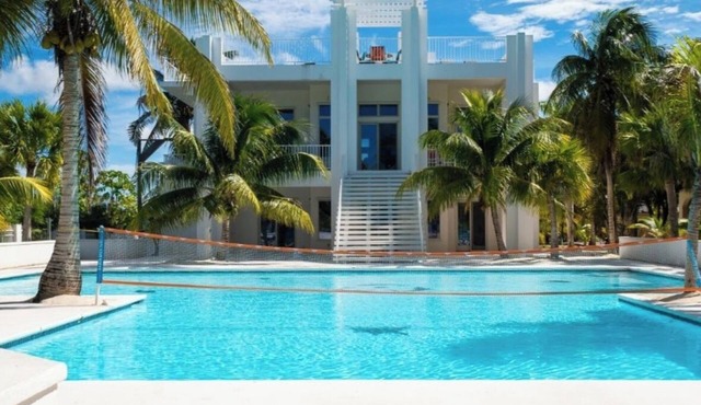 Calm Waters – Private 6BR Beachfront Villa w/Pool & Rooftop View - North Caicos