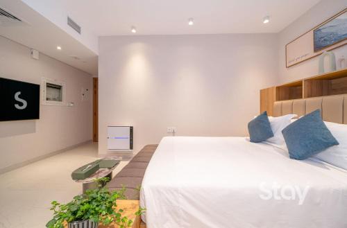 Calm Wellness Studio with Free Massage JVT