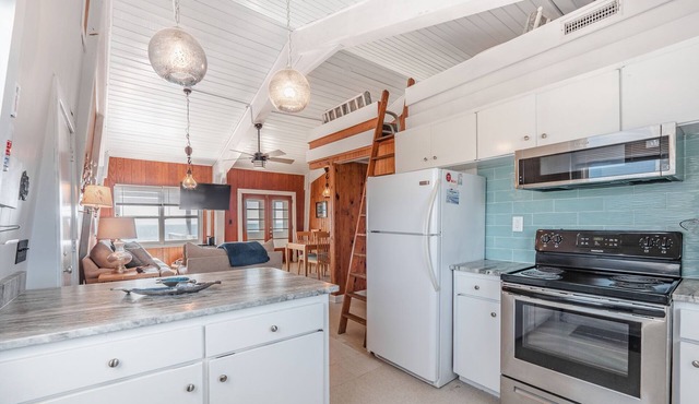 Calypso | Oceanfront + Screened Porch!