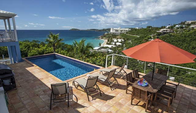 CalypsoBlu - Beautiful views of Morningstar Beach and the cruise ships entering and leaving port!