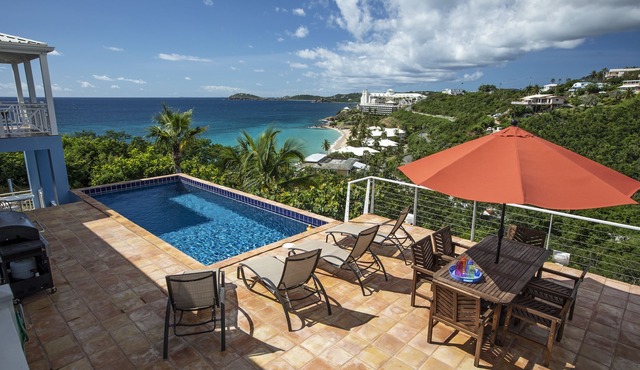 CalypsoBlu: Updated 3 bedroom villa - pool, near beach with ocean view.