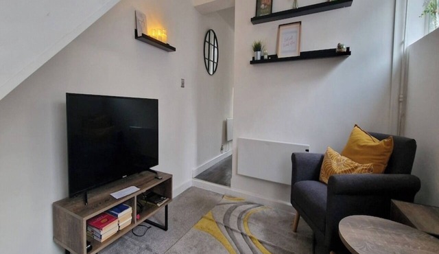 Cambridge - Long Term Home - Sleeps 5 - Contractor & Team Preferred - Fast Wi-Fi