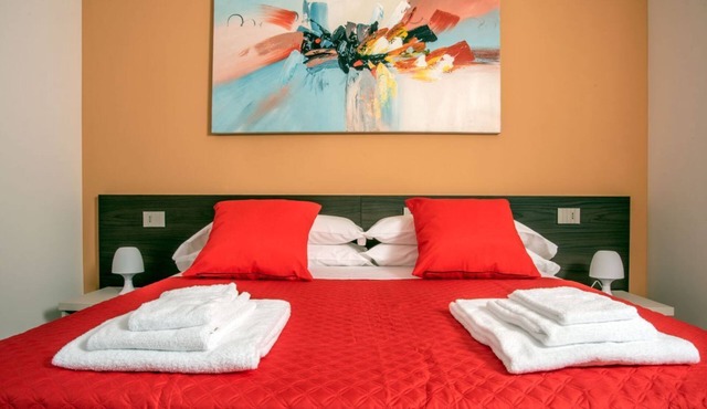 CAMELOT APARTMENT RED8