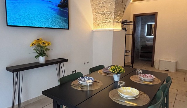 Camera Il Vico – Charming Historic Room with Kitchenette, Sleeps 4