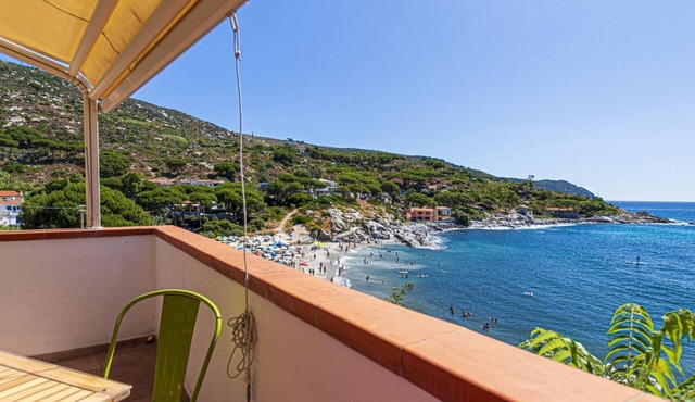 Camilla, a two-room apartment in Seccheto with a splendid sea view, a small balcony equipped with ch
