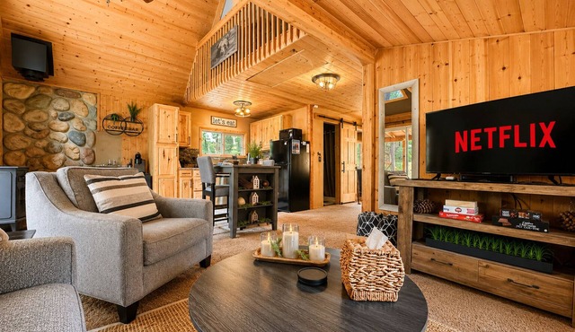 Camp David 1 Bedroom Home by NW Comfy Cabins