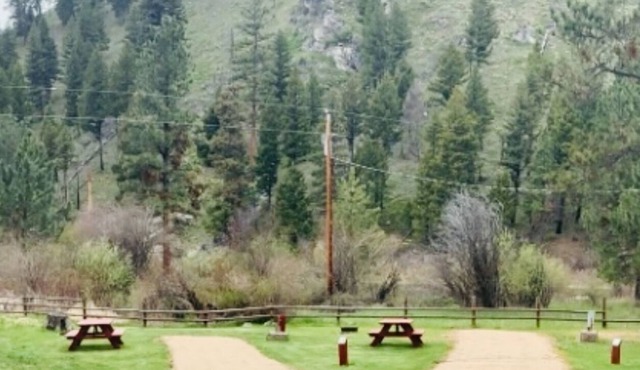 CAMP SULA - RV SPOT 13 , back in - partial hook up
