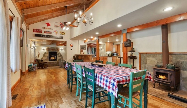 Camp Westwater- Great family cabin, walk to bch.