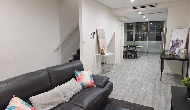 Camperdown two 13 Close to bus stop and SYD CBD