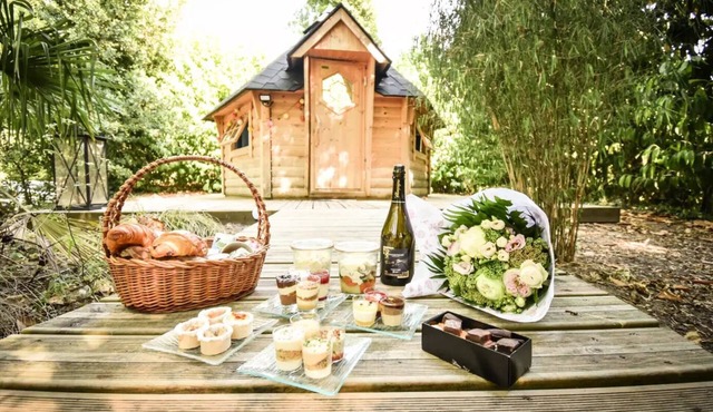 Camping Le Pré des Moines* - Chantilly wooden bubble 1 room 2 people without sanitary facilities