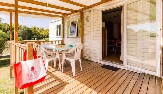 Camping Le Petit Trianon **** - Mobile Home 4 Rooms 6 People Confort