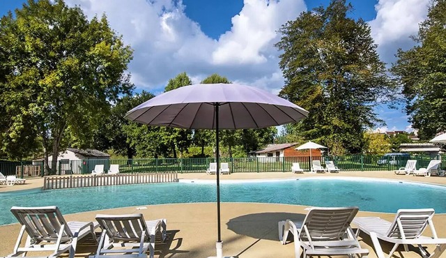 Camping Les Borgnes * - 2 bedroom mobile home for 5 people
