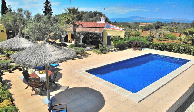 Can Burguet 099 charming finca in the countryside with beautiful garden, private pool and WiFi