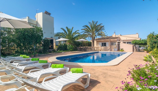 CAN MORAGUES & MARTORELL - Villa with private pool in BADIA BLAVA. Free WiFi